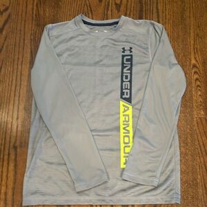 Under Armour Boys long sleeve dri- fit. Medium